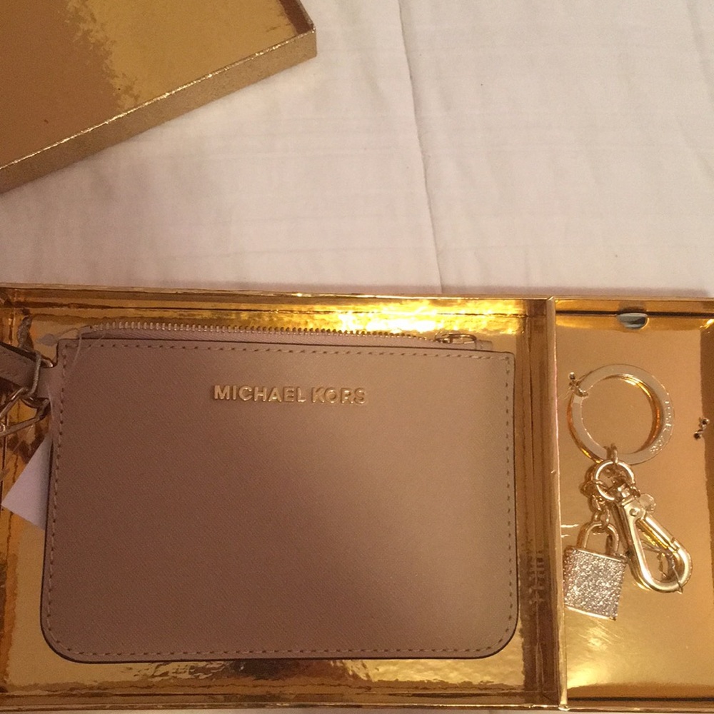 Micheal Kors wristlet and keychain